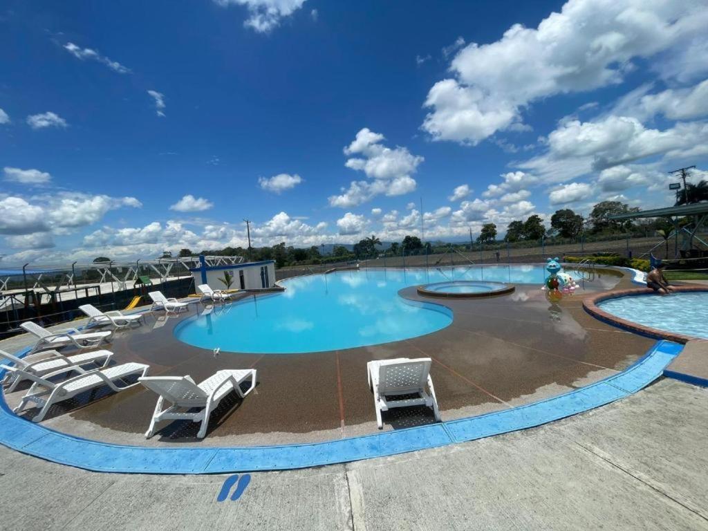 Apartamento Cerca Parque Del Cafe Con Piscina Montenegro Eksteriør billede